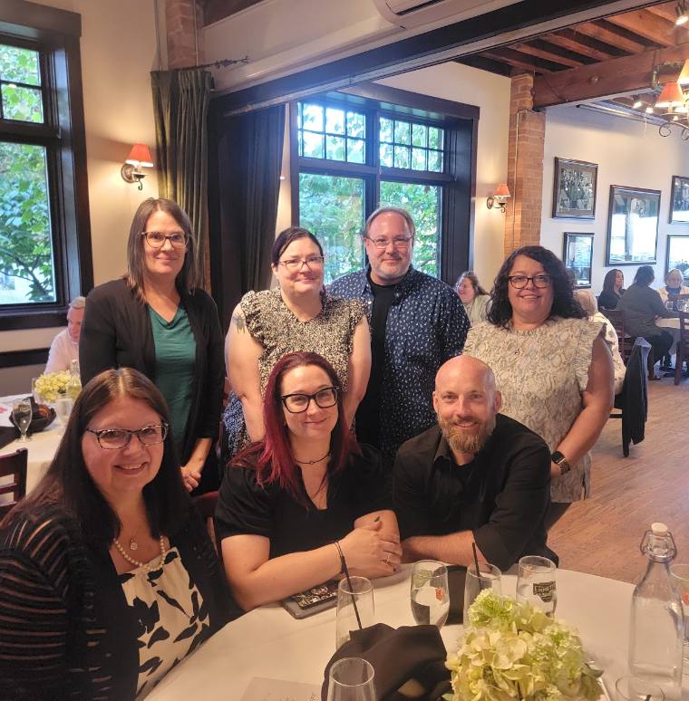 SSA members celebrating 2024 Stalwart Janel Klingbiel at a dinner.